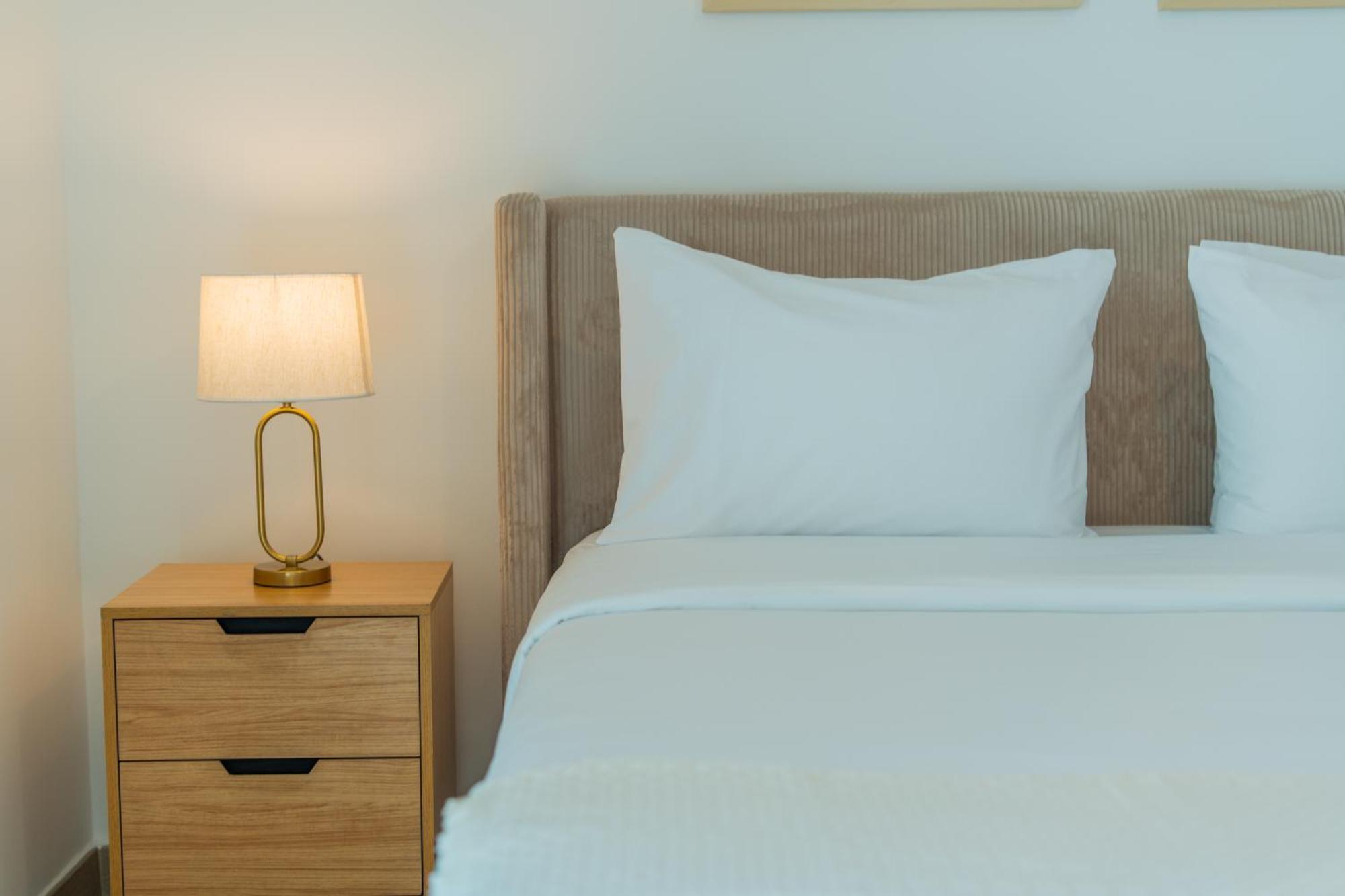 One Bedroom Apartment By Otolo Homes With Free Yas Theme Park Tickets Appartamento Abu Dhabi