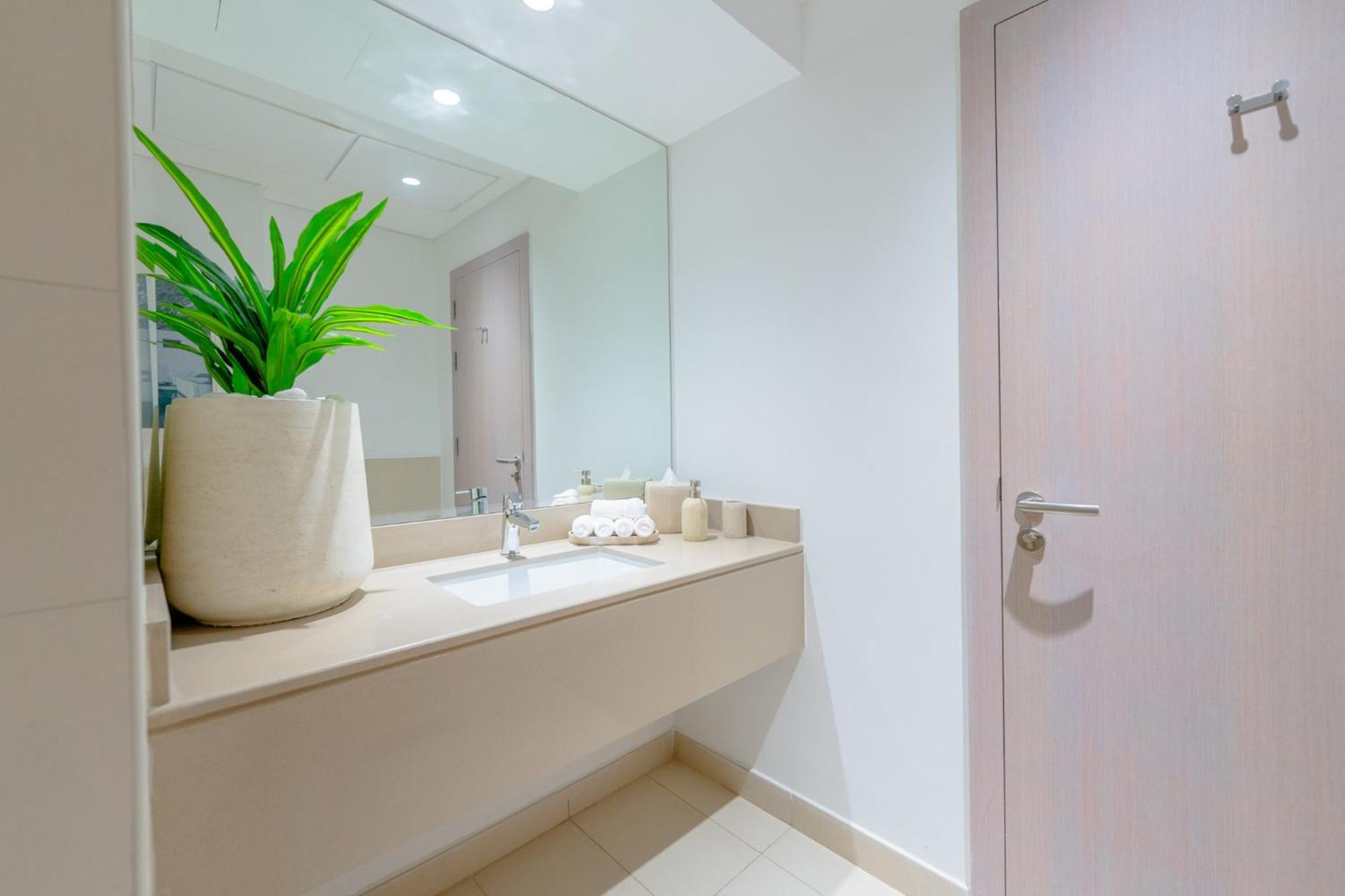 One Bedroom Apartment By Otolo Homes With Free Yas Theme Park Tickets Appartamento Abu Dhabi